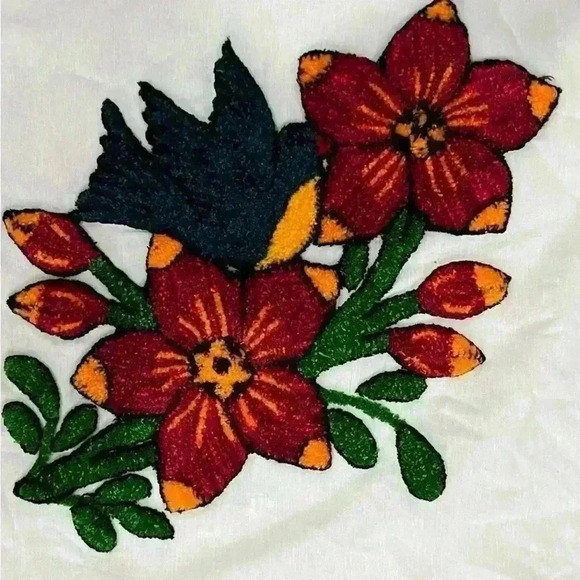 Punch needle embroidery flower and Bird Pillow case - Picture 2 of 2